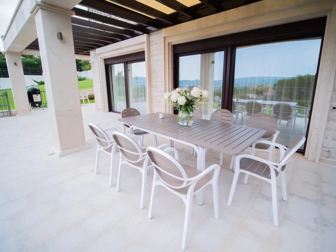 Image of Villa - 6 Bedrooms - 2 Bathrooms for Sale in Tivat-Mrcevac-Montenegro, Image 2